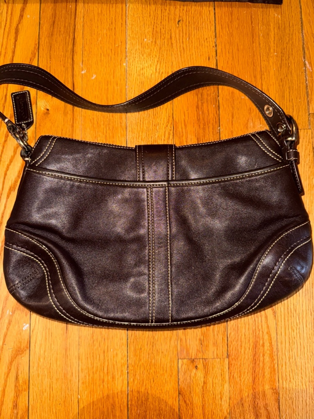 Vintage 1980s Coach Leather Shoulder Bag | Brown | Classic NYC Style - Picture 4 of 8